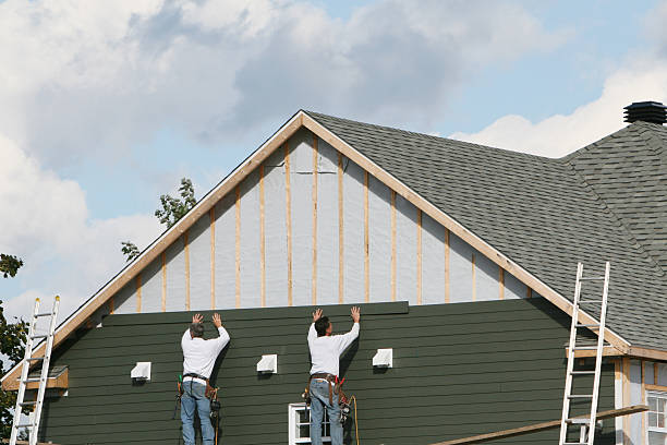 Professional Vinyl Siding technician working in South Bound Brook, NJ